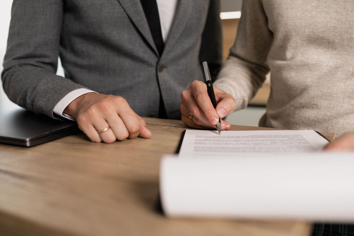 Customer contract diligence and revenue verification