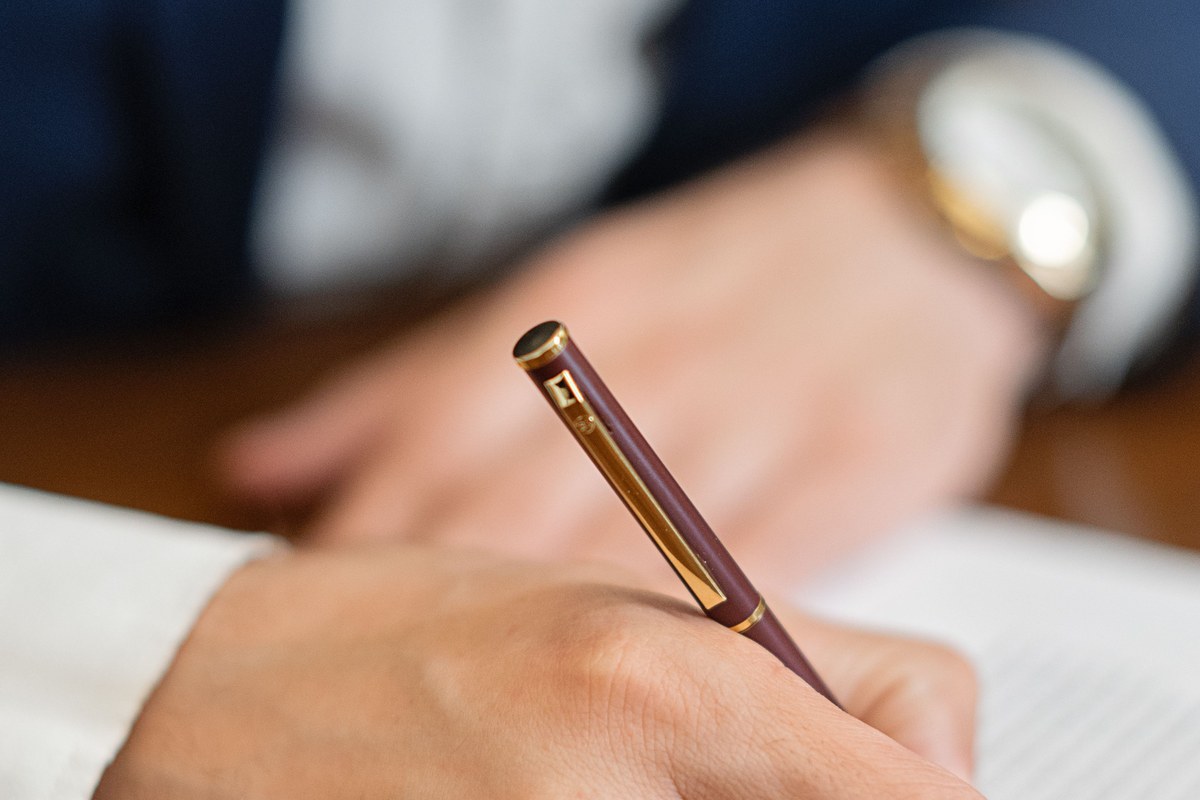 Secure data room permissions for commercial contracts