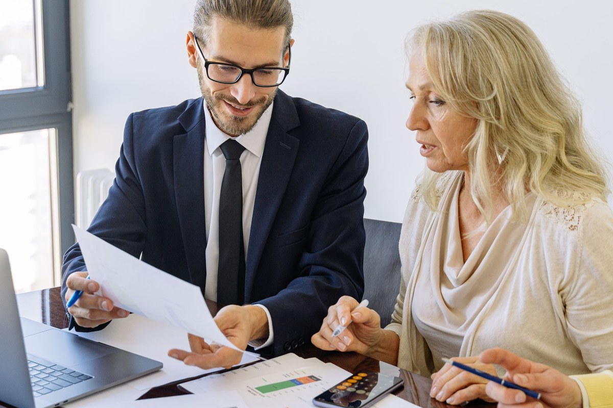 Final release checklist for share financial model with investors securely