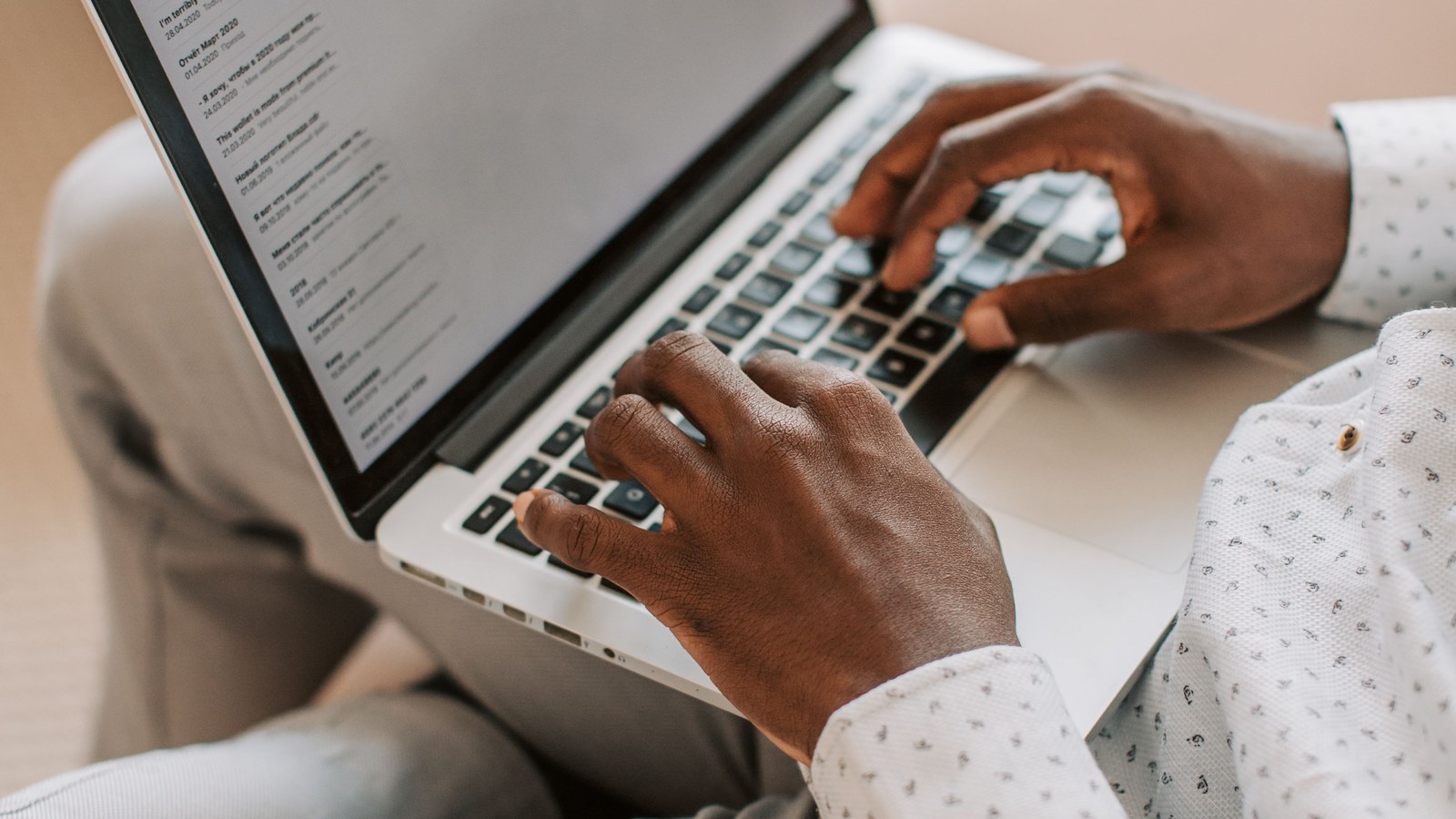 Workflow for Virtual Data Room vs Email Attachments: Which Is Safer?